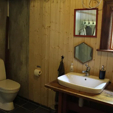 Bjorkebu - 8 Person Cabin